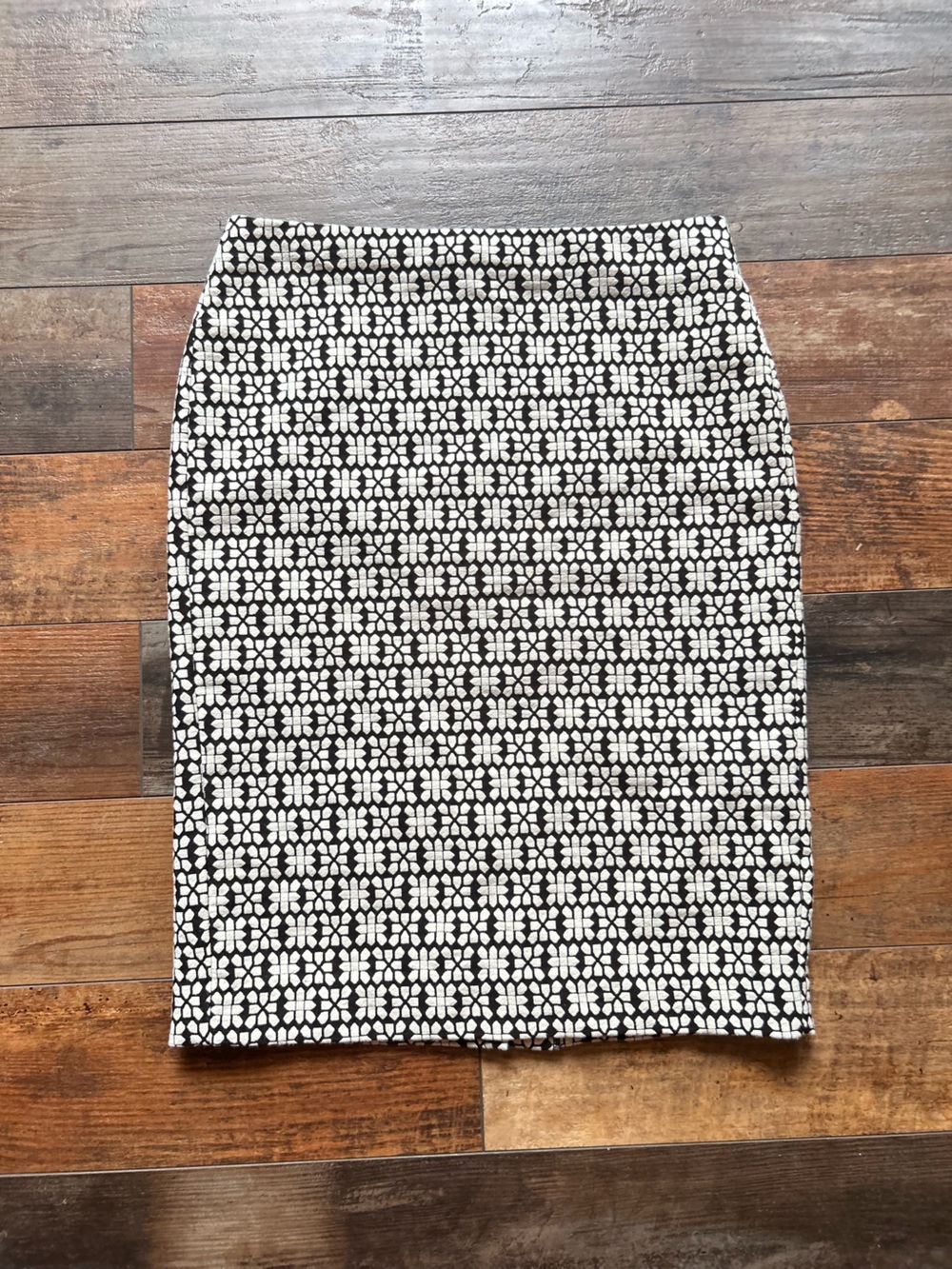 Banana Republic Black and White Jacquard Pencil Skirt size 0